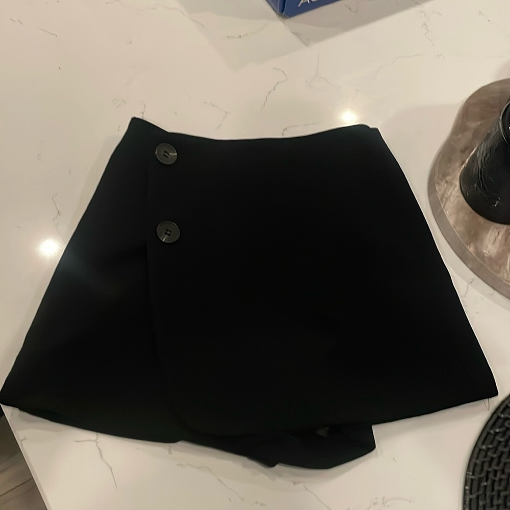 LULUS BLACK MINI SKORT XS
